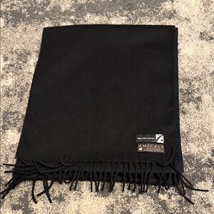 Amicale Cashmere Elegant Black Scarf